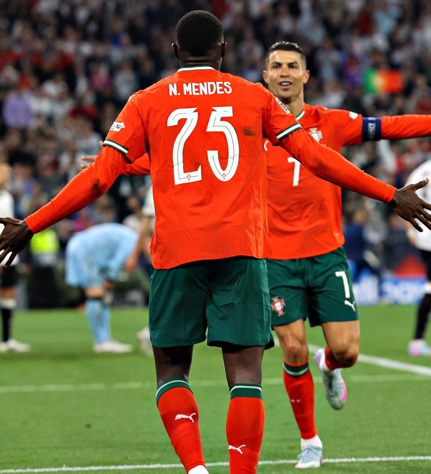 乐鱼体育登陆入口里程碑夜！马德里竞技绝杀压哨，欧超杯冲刺阶段刷纪录，气氛紧张，轮换策略成焦点的简单介绍